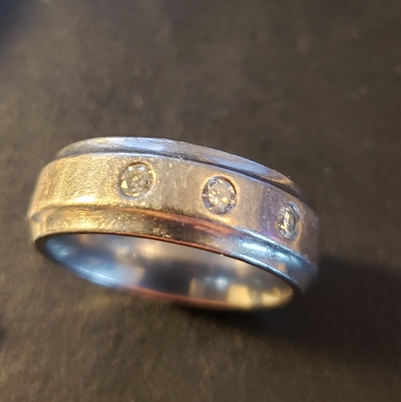 Mens titanium wedding band with diamonds - Picture 2 of 4